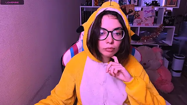 Snapshot of Sia_Shine chatting on 12-15-24, 09:45 Sia Shine online show from 12-15-24, 09:45