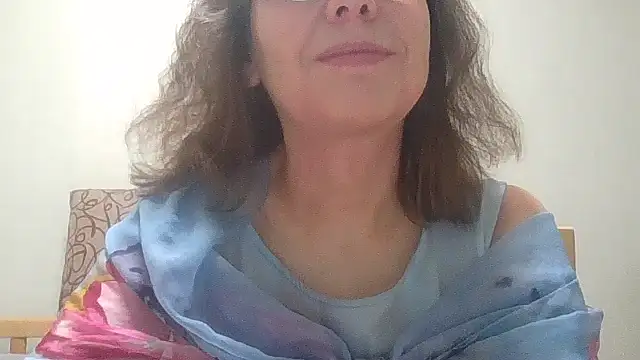 Snapshot of HollyJewel chatting on 12-02-25, 06:47 HollyJewel online show from 12-02-25, 06:47