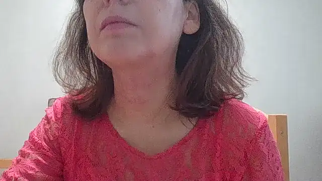 Snapshot of HollyJewel chatting on 12-16-25, 09:14 HollyJewel online show from 12-16-25, 09:14