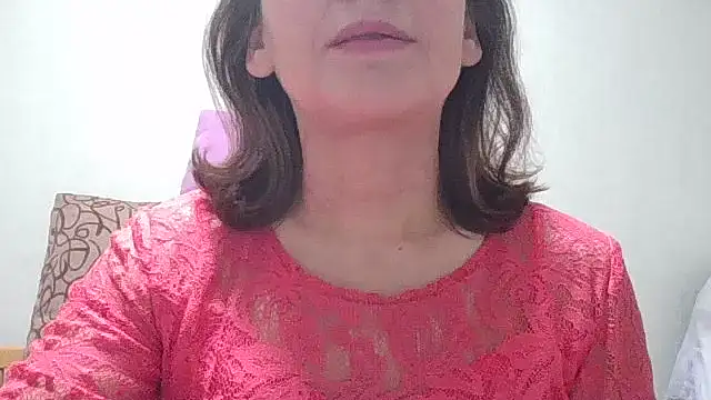 Snapshot of HollyJewel chatting on 12-19-25, 01:40 HollyJewel online show from 12-19-25, 01:40