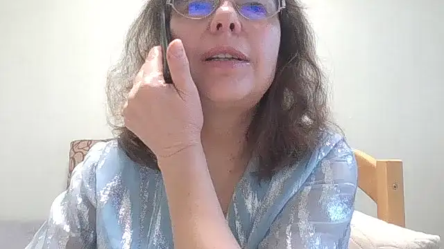 Snapshot of HollyJewel chatting on 03-02-26, 01:40 HollyJewel online show from 03-02-26, 01:40