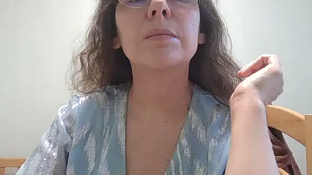 Snapshot of HollyJewel chatting on 03-06-26, 01:29 HollyJewel online show from 03-06-26, 01:29