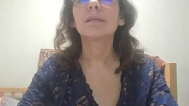 Snapshot of HollyJewel chatting on 03-08-26, 06:55 HollyJewel online show from 03-08-26, 06:55