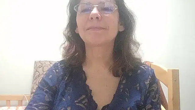 Snapshot of HollyJewel chatting on 03-09-26, 04:44 HollyJewel online show from 03-09-26, 04:44