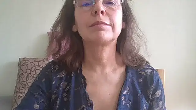 Snapshot of HollyJewel chatting on 03-13-26, 09:49 HollyJewel online show from 03-13-26, 09:49