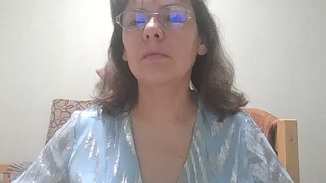 Snapshot of HollyJewel chatting on 03-17-26, 04:43 HollyJewel online show from 03-17-26, 04:43