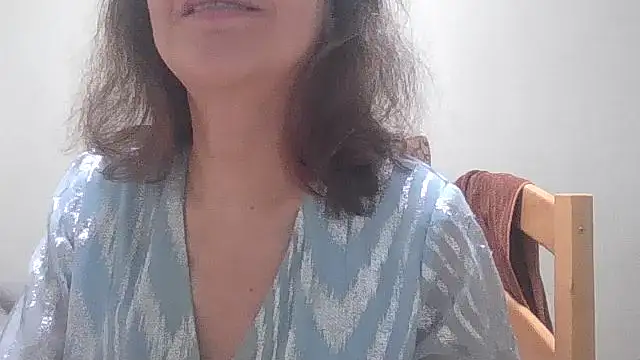 Snapshot of HollyJewel chatting on 03-18-26, 05:27 HollyJewel online show from 03-18-26, 05:27