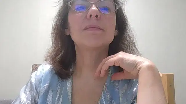 Snapshot of HollyJewel chatting on 03-27-26, 04:51 HollyJewel online show from 03-27-26, 04:51