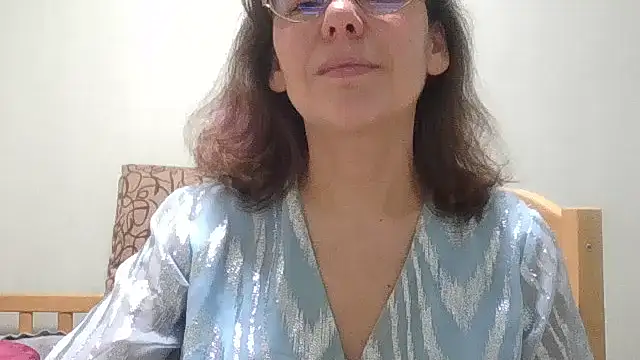 Snapshot of HollyJewel chatting on 03-31-26, 04:18 HollyJewel online show from 03-31-26, 04:18