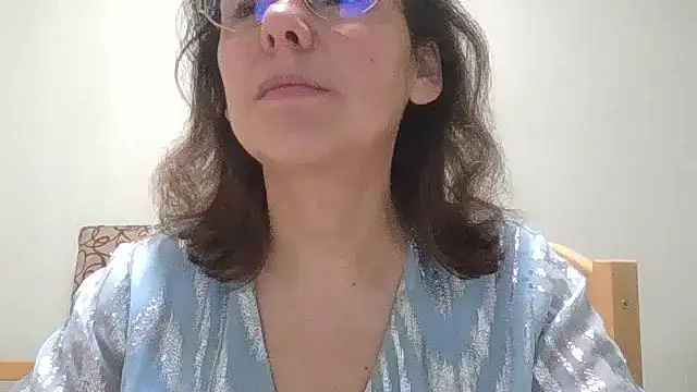 Snapshot of HollyJewel chatting on 04-01-26, 04:59 HollyJewel online show from 04-01-26, 04:59