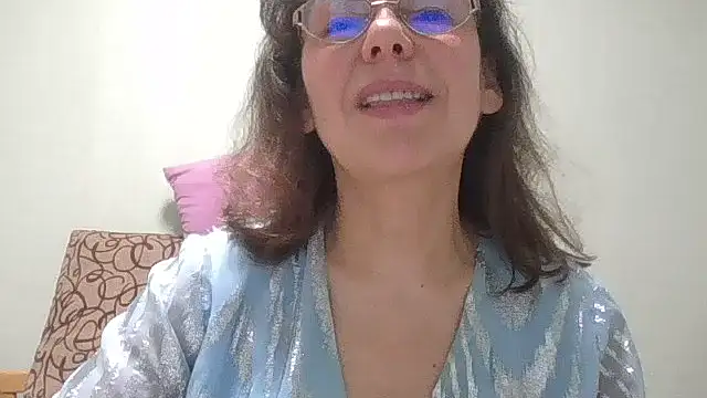 Snapshot of HollyJewel chatting on 04-02-26, 04:26 HollyJewel online show from 04-02-26, 04:26