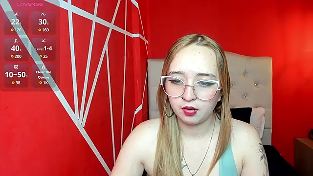 Liaroberts1 online show from 12-19-24, 03:19