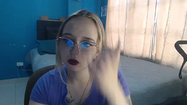 Snapshot of Liaroberts1 chatting on 10-22-25, 11:54 Liaroberts1 online show from 10-22-25, 11:54