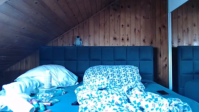 Snapshot of BoeseMoni1998 chatting on 10-19-25, 08:37 BoeseMoni1998 online show from 10-19-25, 08:37