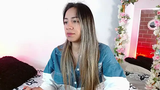 Jules n Gia online show from 12-18-24, 04:28