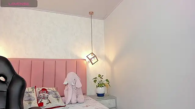 SUNNYCYRUS online show from 12-13-24, 07:32