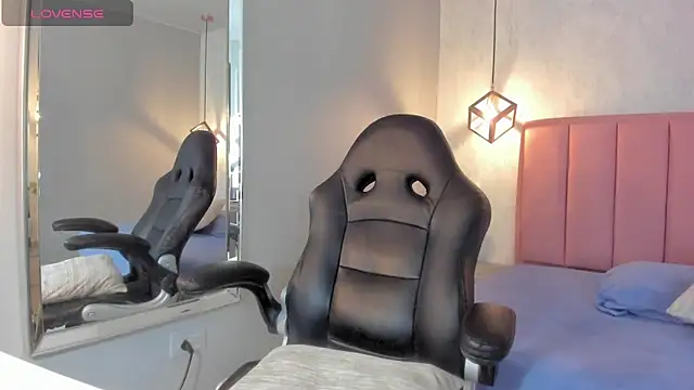 SUNNYCYRUS online show from 10-20-25, 12:27