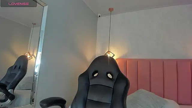 SUNNYCYRUS online show from 10-25-25, 12:34