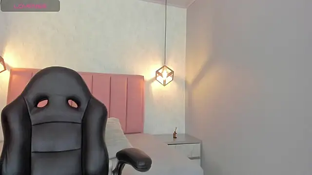 SUNNYCYRUS online show from 10-31-25, 12:39