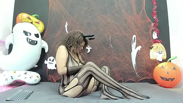 Luna smit08 online show from 10-31-25, 03:46