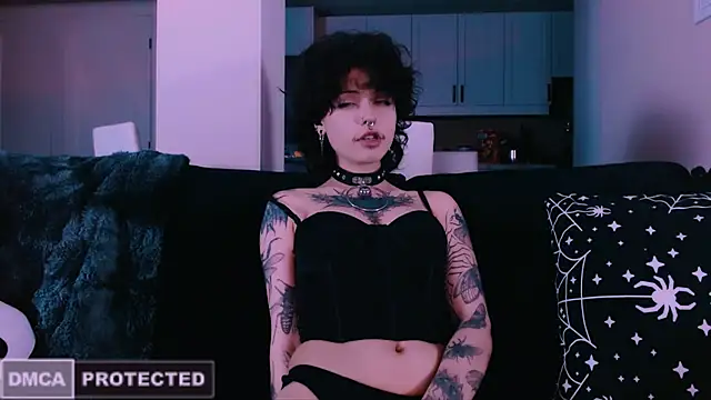 Snapshot of NaughtyLittleFox chatting on 02-11-26, 07:35 NaughtyLittleFox online show from 02-11-26, 07:35