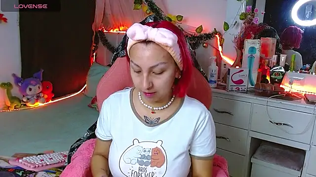 Littlerouse  online show from 12-19-25, 10:39