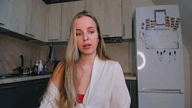 Snapshot of violet_blue_eyes chatting on 02-06-25, 01:21 violet blue eyes online show from 02-06-25, 01:21