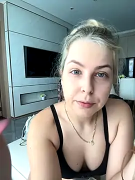 Livewithlucy online show from 10-12-25, 03:38