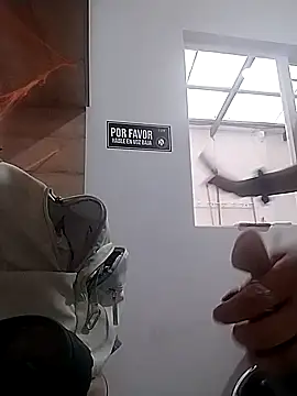 manu lara online show from 10-28-25, 01:47