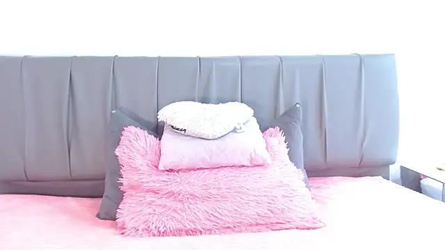 Cherllynn online show from 12-19-24, 02:57