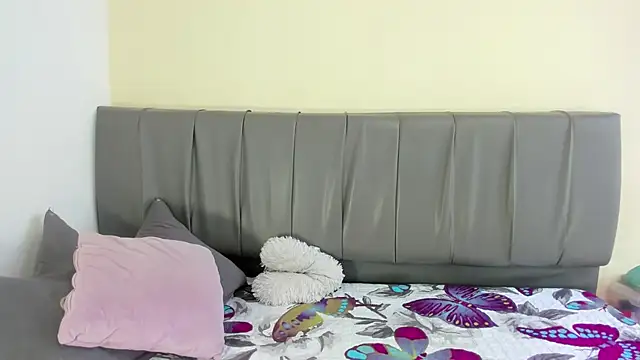 Cherllynn online show from 12-17-25, 03:40