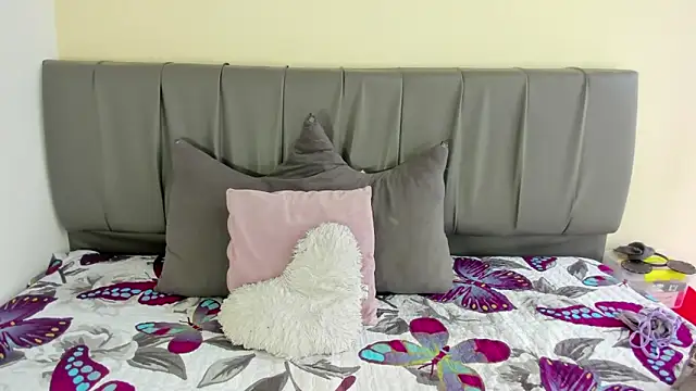 Cherllynn online show from 12-20-25, 04:03