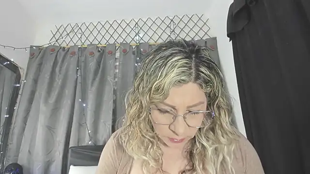 eva1saenz online show from 11-27-25, 08:44