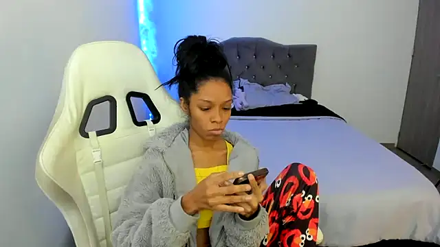 Snapshot of Crystal_florez24 chatting on 11-17-25, 10:04 Crystal florez24 online show from 11-17-25, 10:04