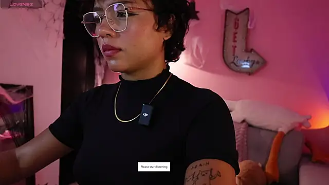 Snapshot of srtaliz chatting on 10-29-25, 04:26 srtaliz online show from 10-29-25, 04:26