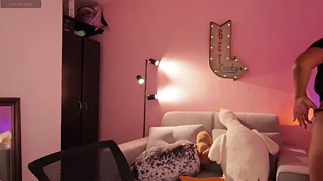 Snapshot of srtaliz chatting on 11-11-25, 03:23 srtaliz online show from 11-11-25, 03:23