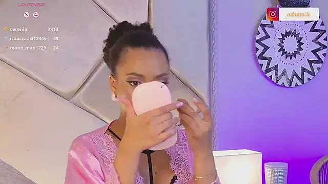 Snapshot of Nahomi_King chatting on 02-25-25, 01:09 Nahomi King online show from 02-25-25, 01:09