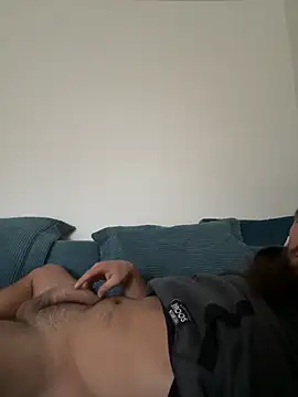 Snapshot of Banana_Boy chatting on 11-07-25, 01:22 Banana Boy online show from 11-07-25, 01:22