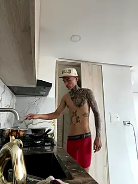 Snapshot of Herem369 chatting on 10-27-25, 01:48 Herem369 online show from 10-27-25, 01:48