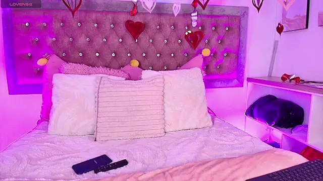 Snapshot of Tayzon_Foxxx chatting on 02-13-26, 01:18 Tayzon Foxxx online show from 02-13-26, 01:18