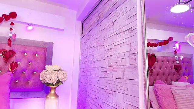 Snapshot of Tayzon_Foxxx chatting on 02-21-26, 01:56 Tayzon Foxxx online show from 02-21-26, 01:56