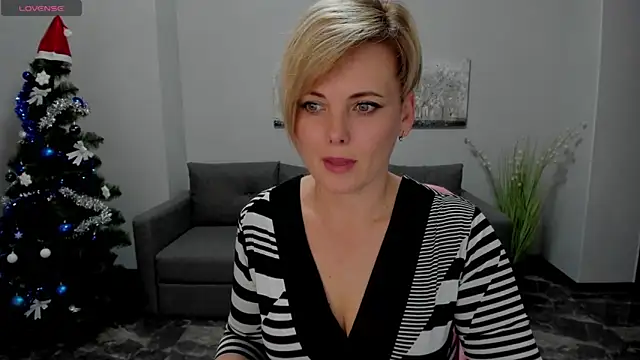 Snapshot of Julia_Wilsone chatting on 12-29-24, 04:30 Julia Wilsone online show from 12-29-24, 04:30