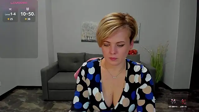 Snapshot of Julia_Wilsone chatting on 02-19-25, 06:10 Julia Wilsone online show from 02-19-25, 06:10