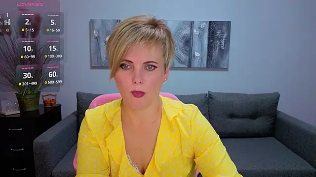 Snapshot of Julia_Wilsone chatting on 11-15-25, 06:44 Julia Wilsone online show from 11-15-25, 06:44