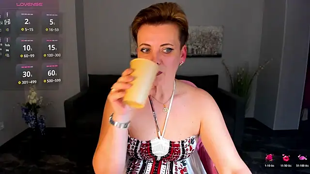 Snapshot of Julia_Wilsone chatting on 11-28-25, 01:14 Julia Wilsone online show from 11-28-25, 01:14