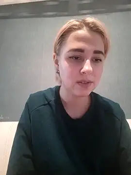 Gussie Bridie online show from 12-17-24, 01:27