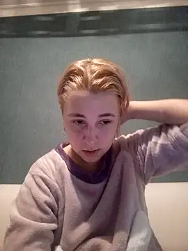 Gussie Bridie online show from 01-13-25, 01:49