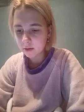 Gussie Bridie online show from 01-22-25, 02:35