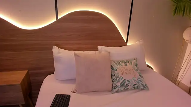 nicky peyton online show from 12-20-25, 02:40