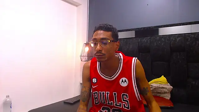 Jose Smoke online show from 10-31-25, 03:40